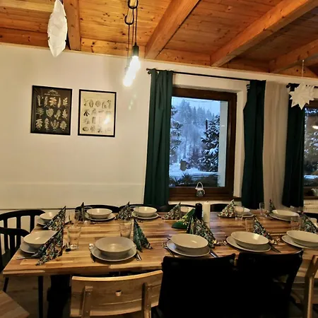 Dom Pod Bukami Vila